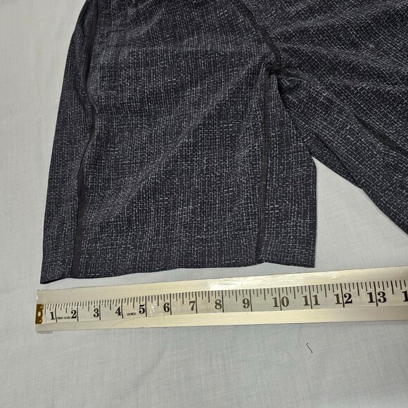 Lululemon Elastic Drawstring Waist Men Shorts Size M Black/Gray Unlined - Picture 9 of 15